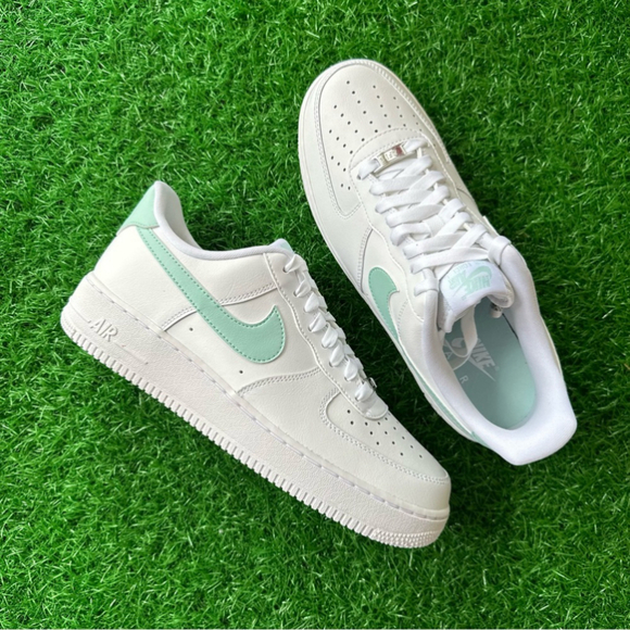 ✨New✨Nike Air Force 1 ‘07 White / Jade Ice - Picture 3 of 8